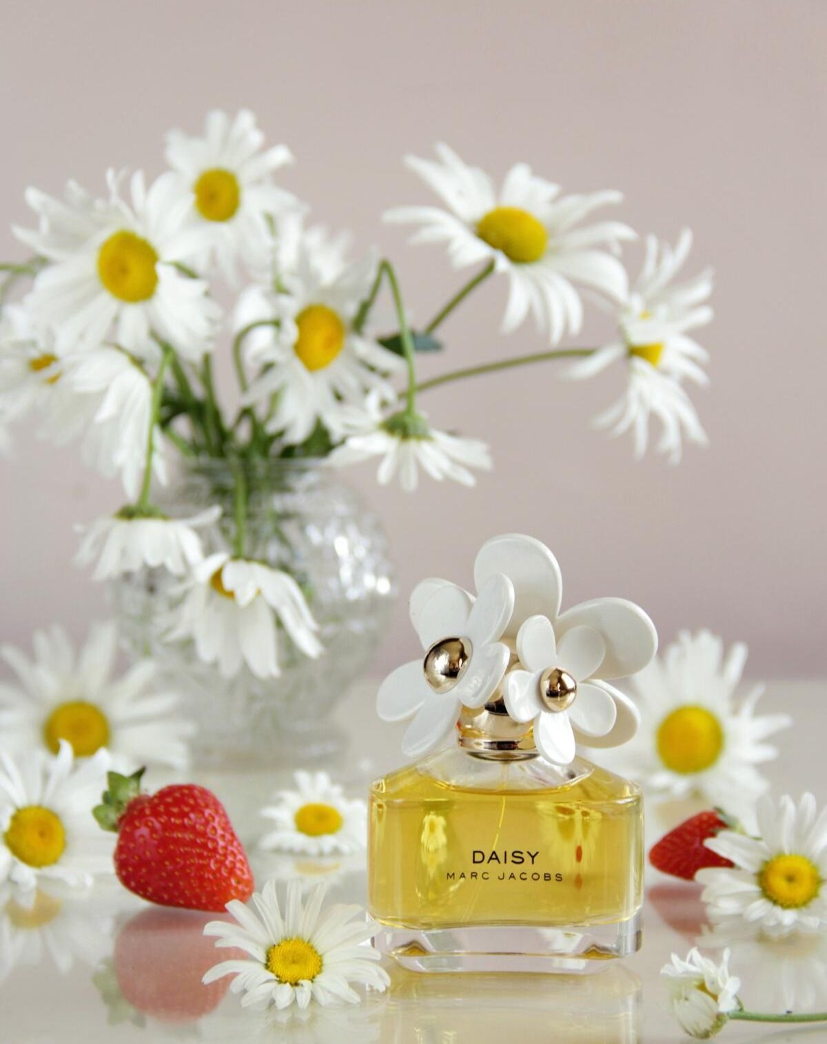 Marc Jacobs DAISY Women's Eau de Toilette 100ml perfume bottle