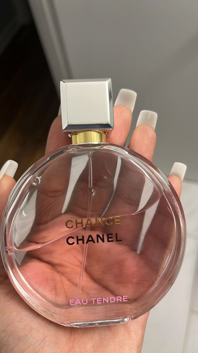 Bottle cap of Chanel Chance Eau Tendre Eau de Toilette 100ml fragrance