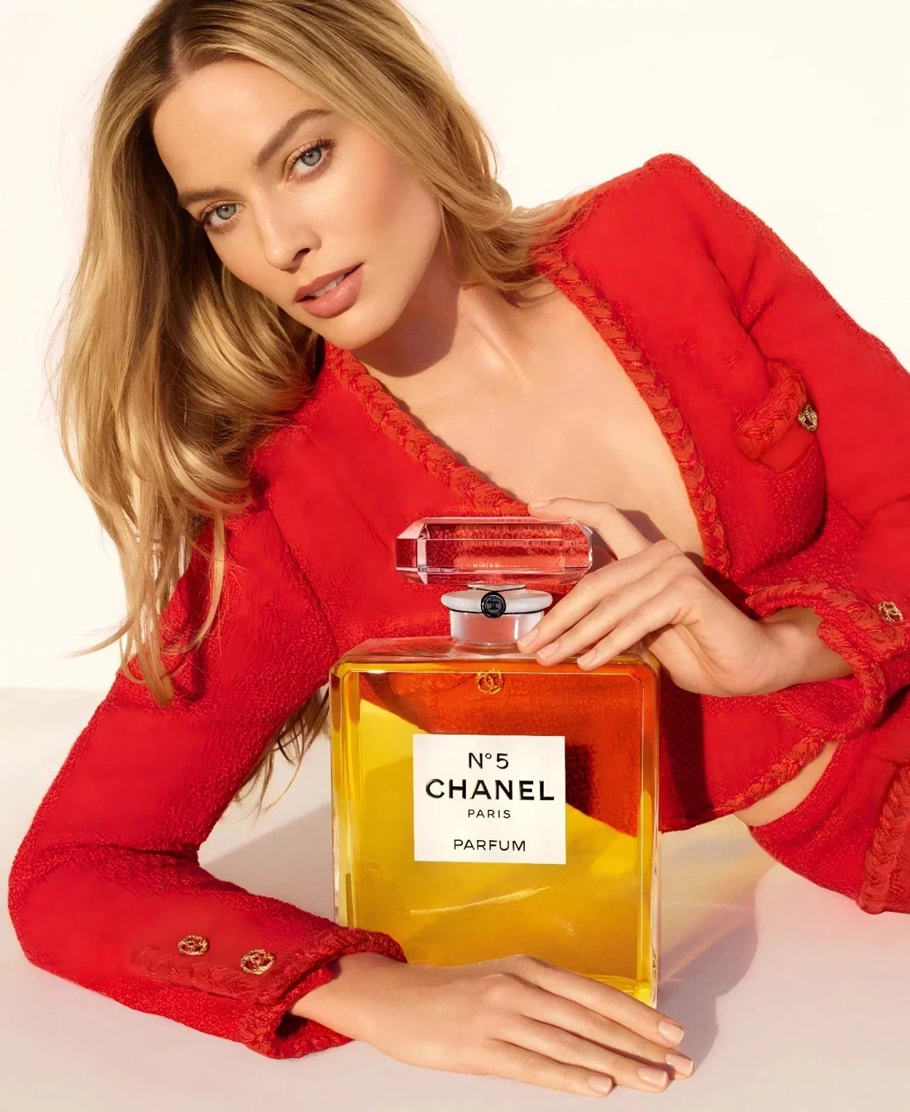 Chanel N°5 Eau De Parfum Luxury Fragrance 100ml, perfume spray bottle and cap